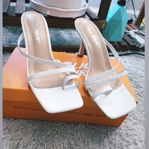 White heels from public desire - Picture 2 of 2